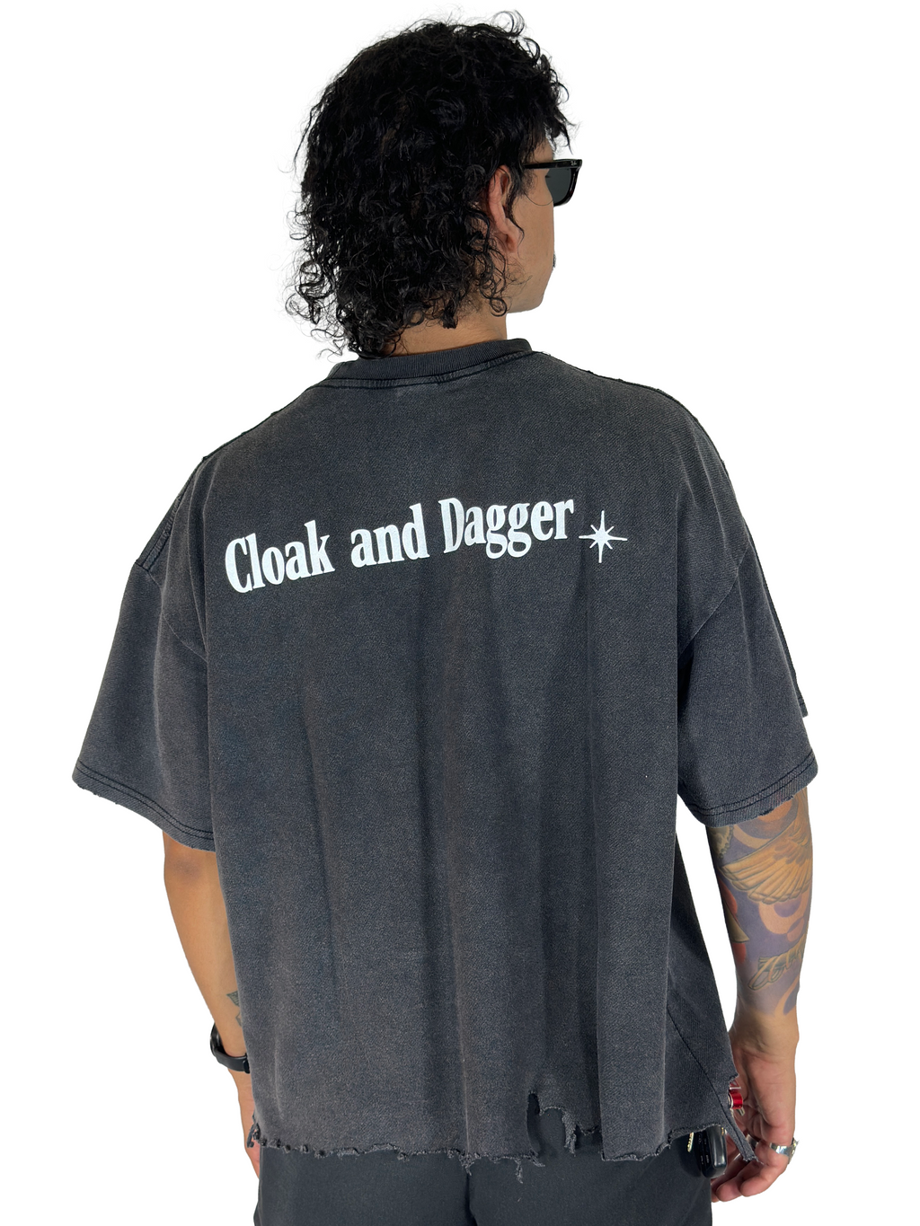 THE AUDIENCE BOXY RAW HEM TEE IN CHARCOAL