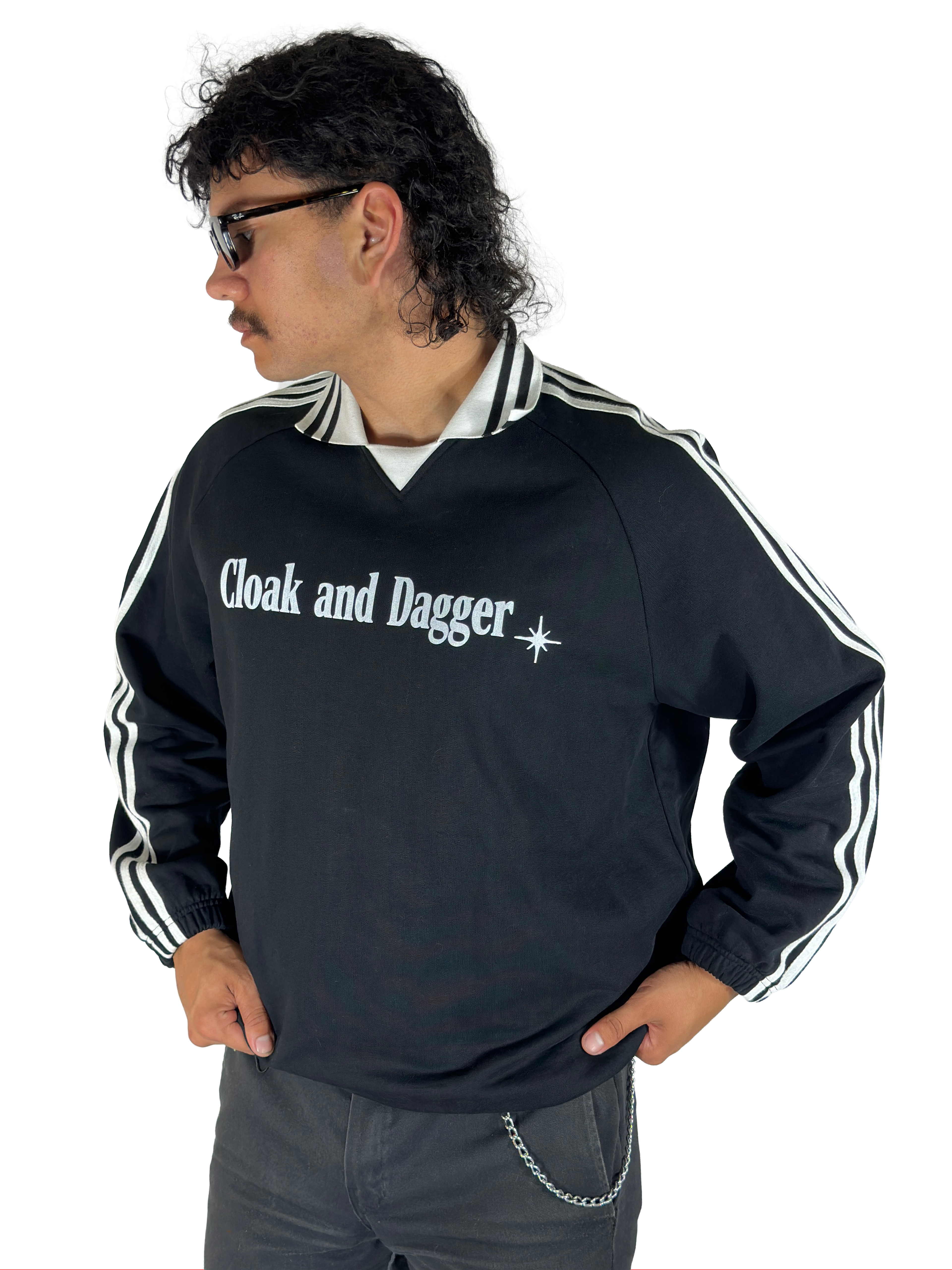 THE ALTAR COLLARED CREWNECK IN BLACK