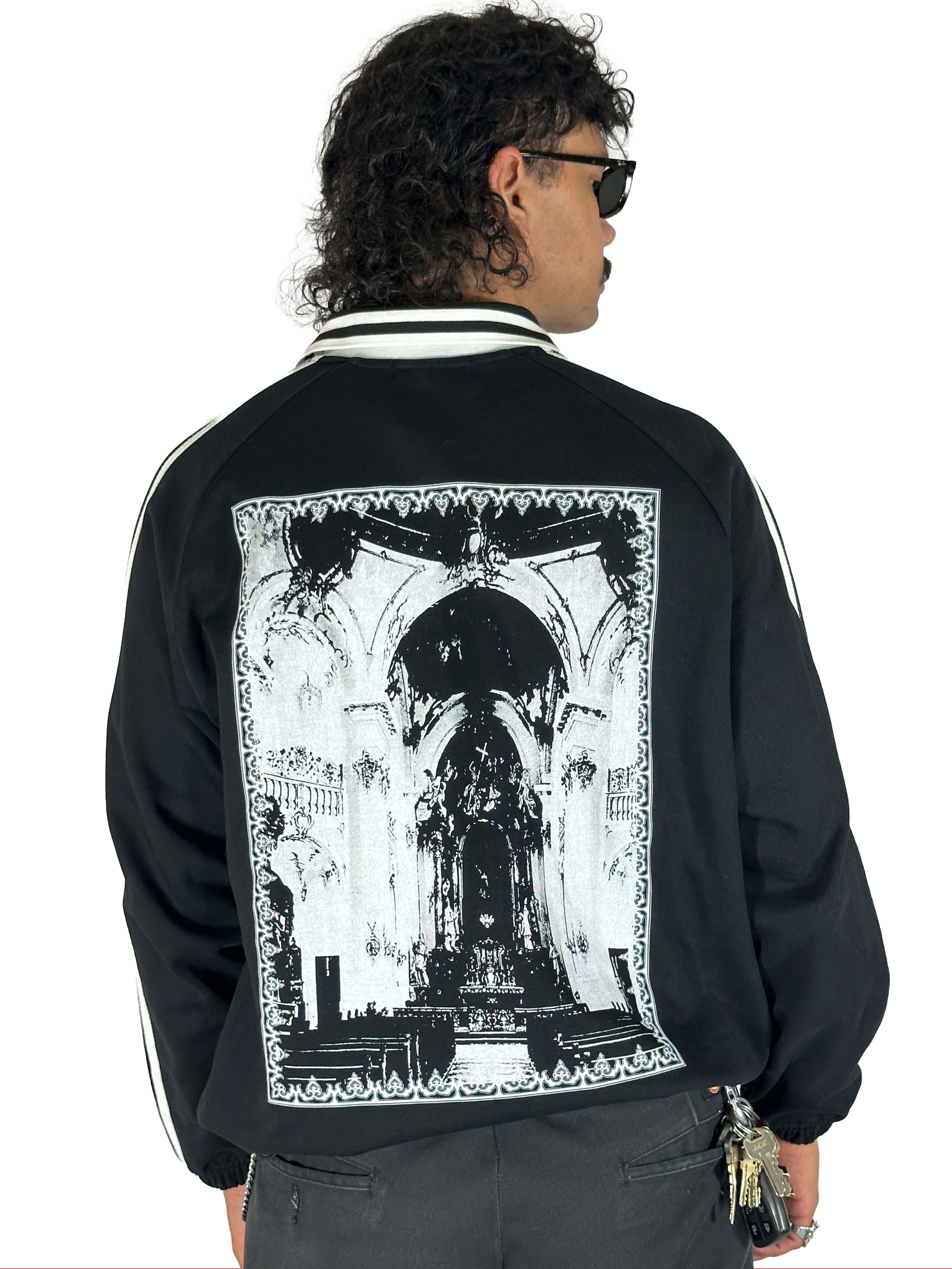 THE ALTAR COLLARED CREWNECK IN BLACK