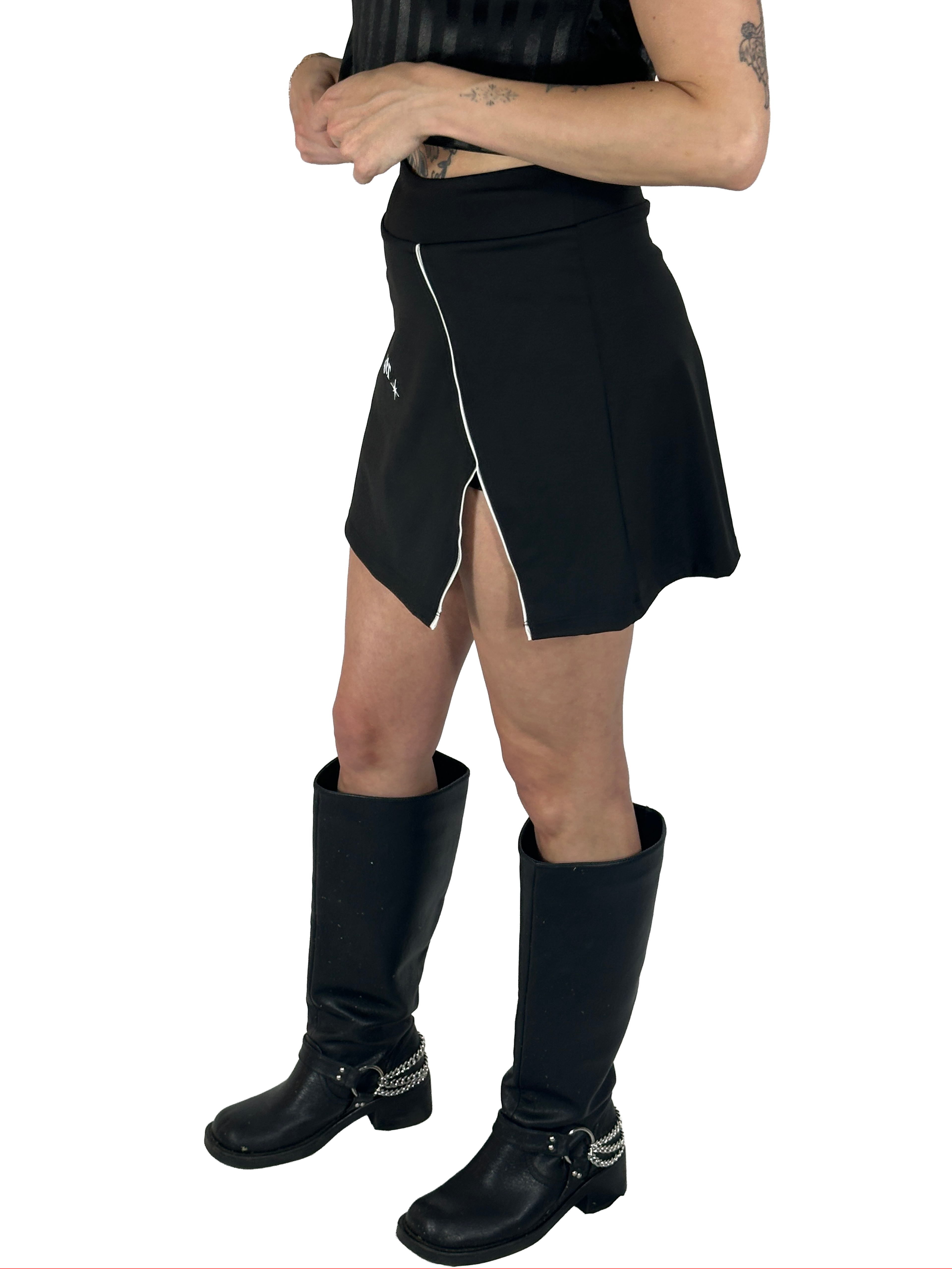 THE FESTIVAL SKORT IN BLACK
